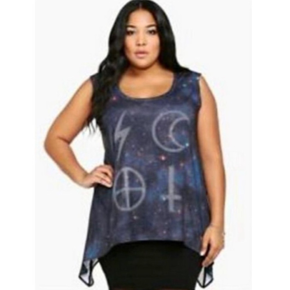 Torrid Galaxy Graphic Print Sharkbite Hem Sleeveless Tee